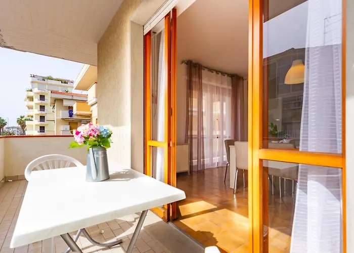 Lia Trilo - Myho Casa *