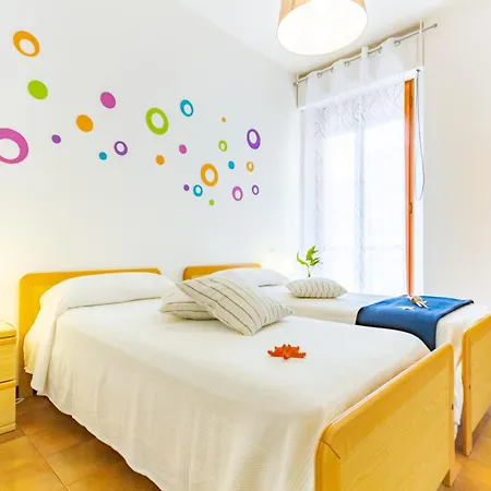 Lia Trilo - Myho Casa