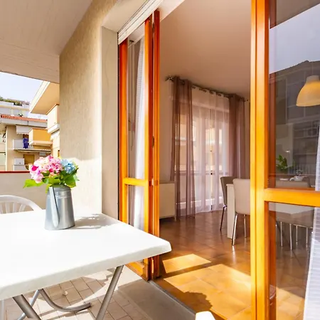 Lia Trilo - Myho Casa *